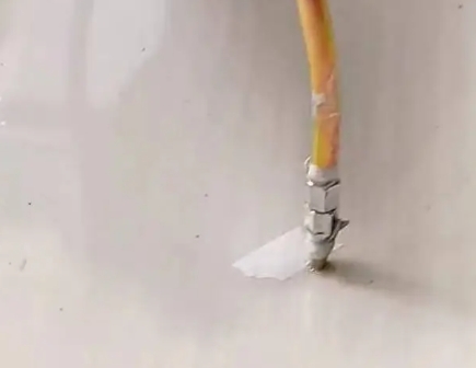 大武口瓷砖空鼓维修公司专业解答在瓷砖铺贴过程中，如果使用的砂料过粗（如全部使用了粗砂），可能会导致以下问题