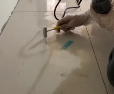 大武口瓷砖开裂维修公司专业分享瓷砖在铺贴前如果没有沥干水分，将会导致以下问题