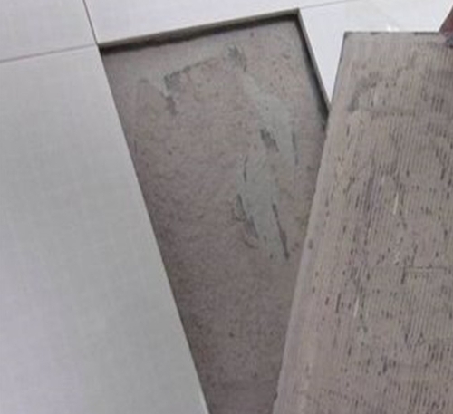 大武口瓷砖空鼓维修公司分享瓷砖铺贴时如果打浆（即涂抹在瓷砖背面和基层上的砂浆或瓷砖胶）过少，会带来以下问题